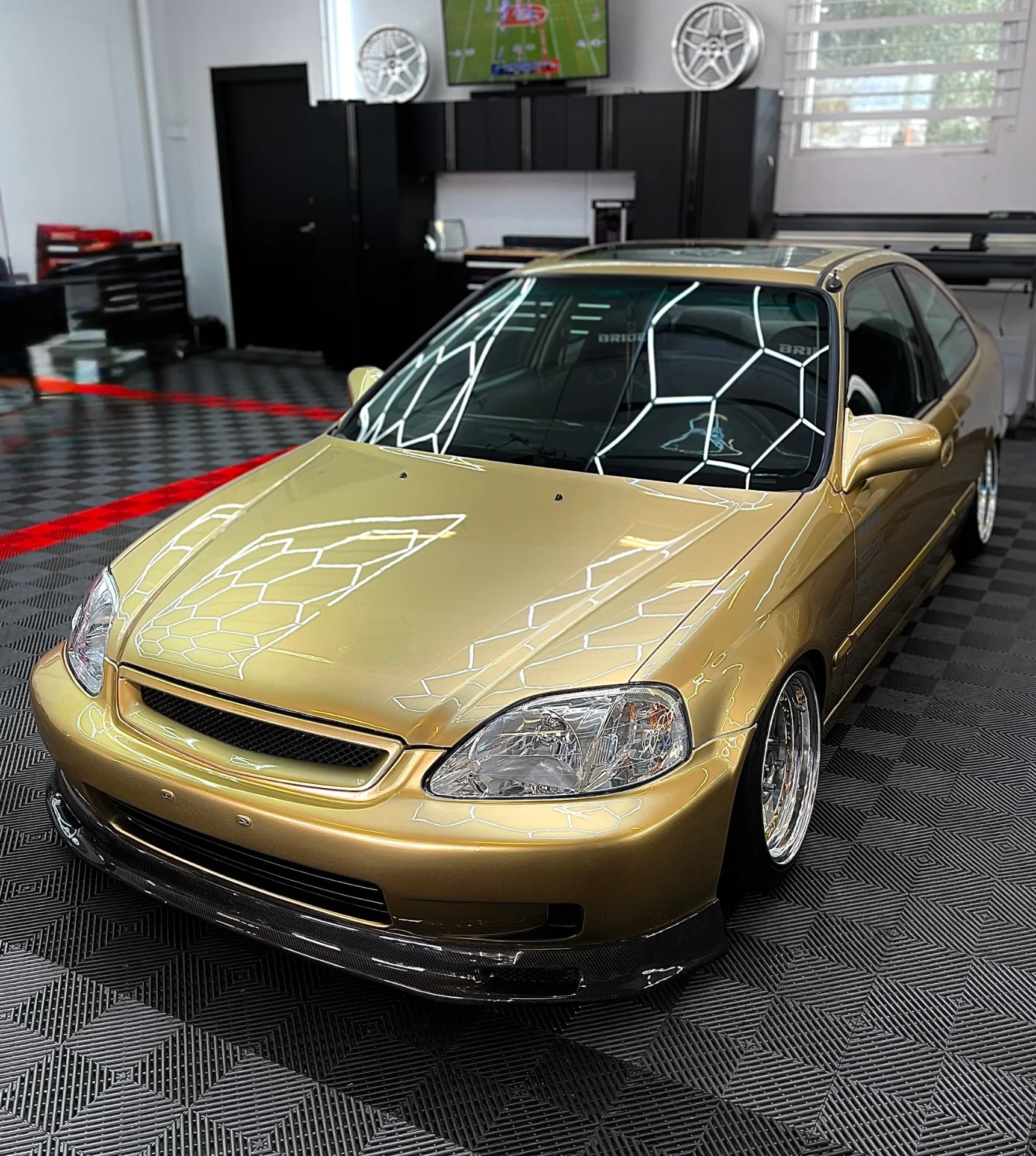 EK Civic · Hood Detail