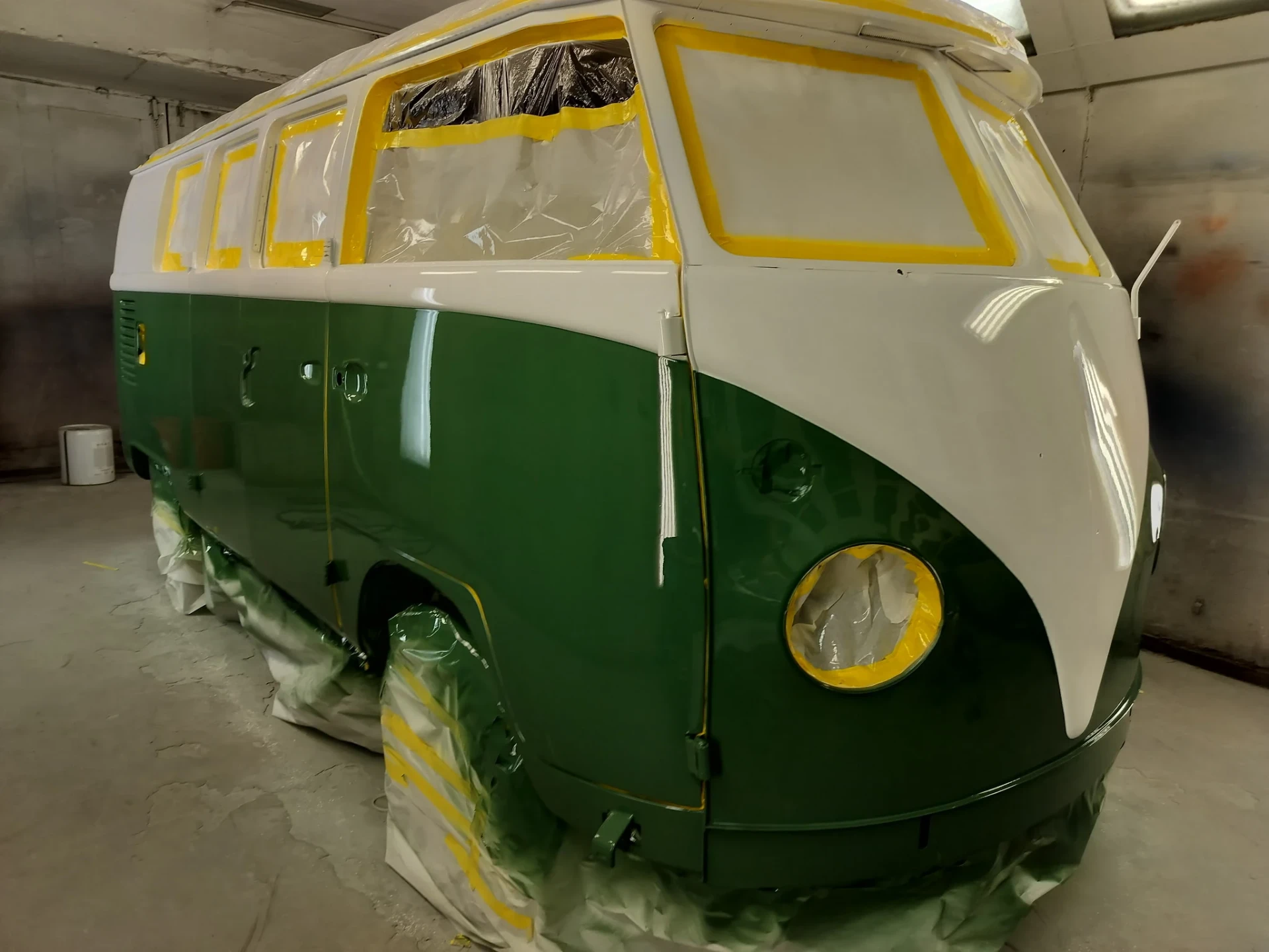 Classic VW Bus · Two-Tone Green